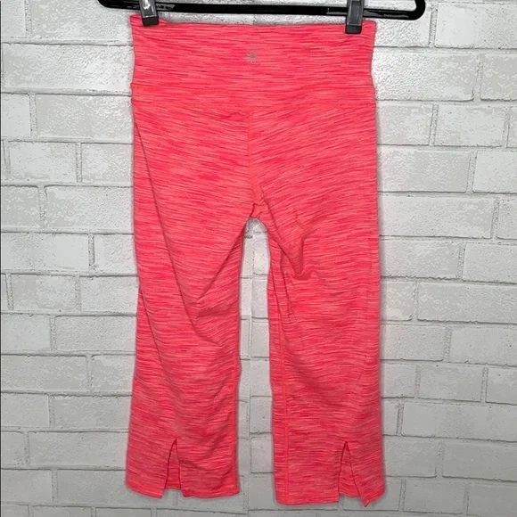 Athleta Energy Power Up Capri in Coral - Picture 5 of 11